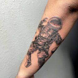 Negocio 5 Liner Tattoos & Body Piercing.llc (Tatuadores en Laredo)