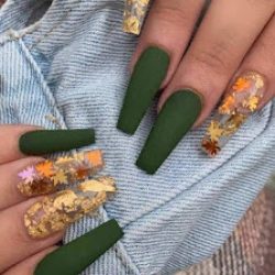 Negocio Bella From Nails To Toes (Peluquerias en Laredo)