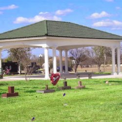 Negocio Calvary Catholic Cemetery (Capillas en Laredo)