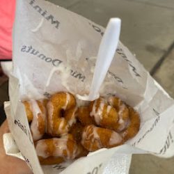 Negocio Charlie's Lil' Orbits & Lemonades (Panaderias en Laredo)