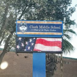Negocio Clark Middle School (Escuelas publicas en Laredo)