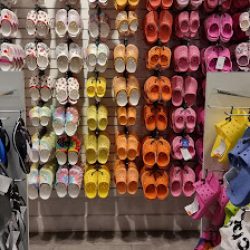 Negocio Crocs At Outlet Shoppes At Laredo (Zapaterias en Laredo)