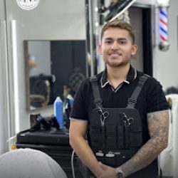 Negocio Iv Studio (Centros de estetica en Laredo)