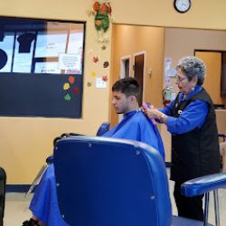 Negocio Just A Cut (Centros de estetica en Laredo)