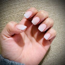 Negocio Luminous Nails (Manicuria y pedicuria en Laredo)