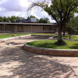 Negocio Mirabeau B. Lamar Middle School (Escuelas publicas en Laredo)