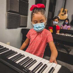 Negocio Music Lessons By Jose Villa (Clases de musica en Laredo)