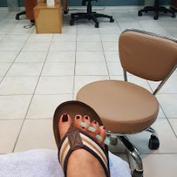 Negocio Nail Creation (Manicuria y pedicuria en Laredo)
