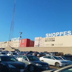 Negocio Old Navy Outlet (Tiendas de ropa en Laredo)