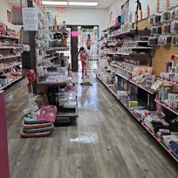 Negocio Paris Nails Supply (Manicuria y pedicuria en Laredo)