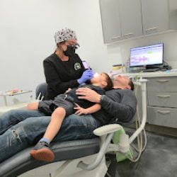 Negocio Reyes Family Dental (Clinicas dentales en Laredo)