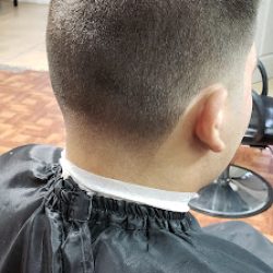 Negocio Reylis Haircut (Peluquerias en Laredo)