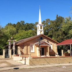 Negocio San Francisco Javier Catholic Church (Iglesias cristianas en Laredo)