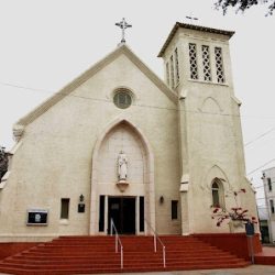 Negocio St Peter The Apostle Catholic Church (Iglesias cristianas en Laredo)