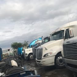 Negocio Suarez Truck & Trailer Repair (Taller mecanico en Laredo)