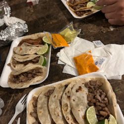 Negocio Tacos Al Carbón (Taquerias en Laredo)