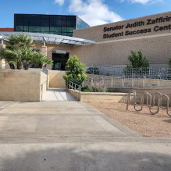 Negocio Texas A&m International University Official Bookstore (Librerias en Laredo)