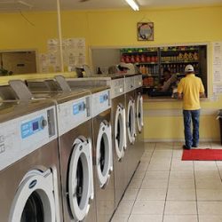 Negocio We'll Wash Laundromat - Shiloh Dr. (Lavanderias en Laredo)