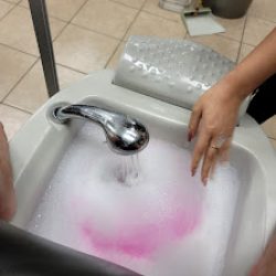 Negocio Wonder Cuts Spa & Nail (Peluquerias en Laredo)